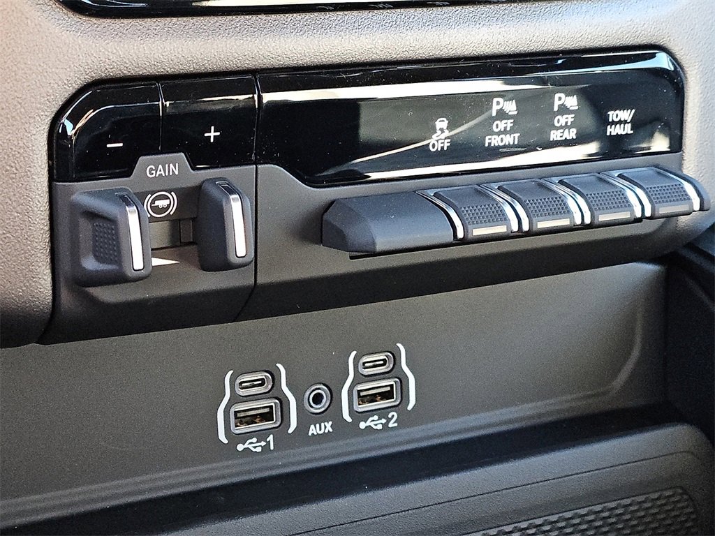 New 2026 RAM 1500 4x4 Crew Cab image 17