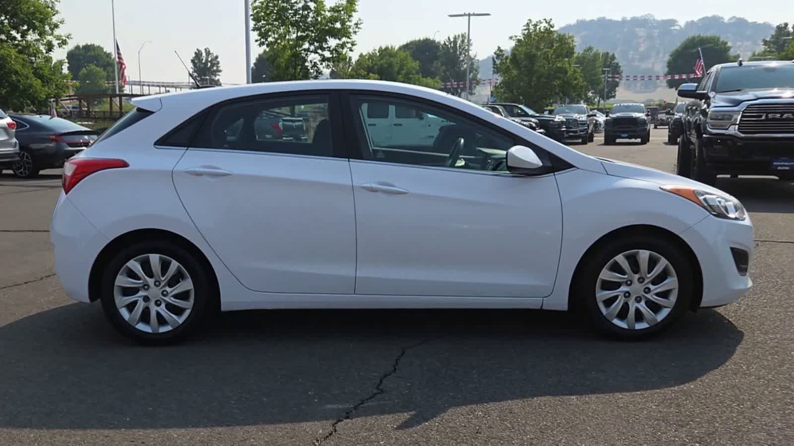 Used 2016 Hyundai Elantra GT FWD image 9