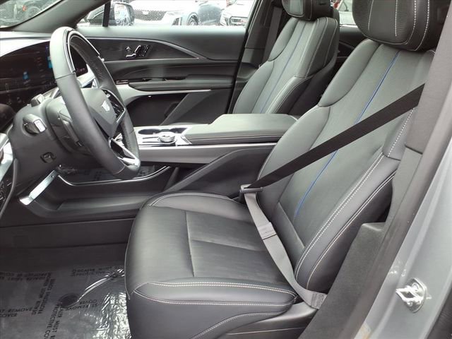 Certified 2025 Cadillac Lyriq Luxury w/ LPO, Floor Liner Package AWD/4WD image 5