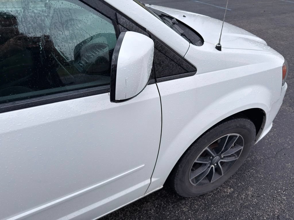 Used 2017 Dodge Grand Caravan SE FWD image 8