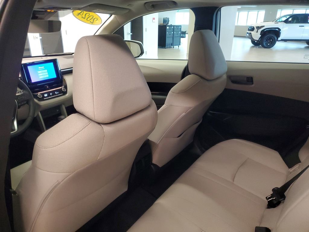 Used 2024 Toyota Corolla Cross LE w/ Moonroof Package FWD image 11