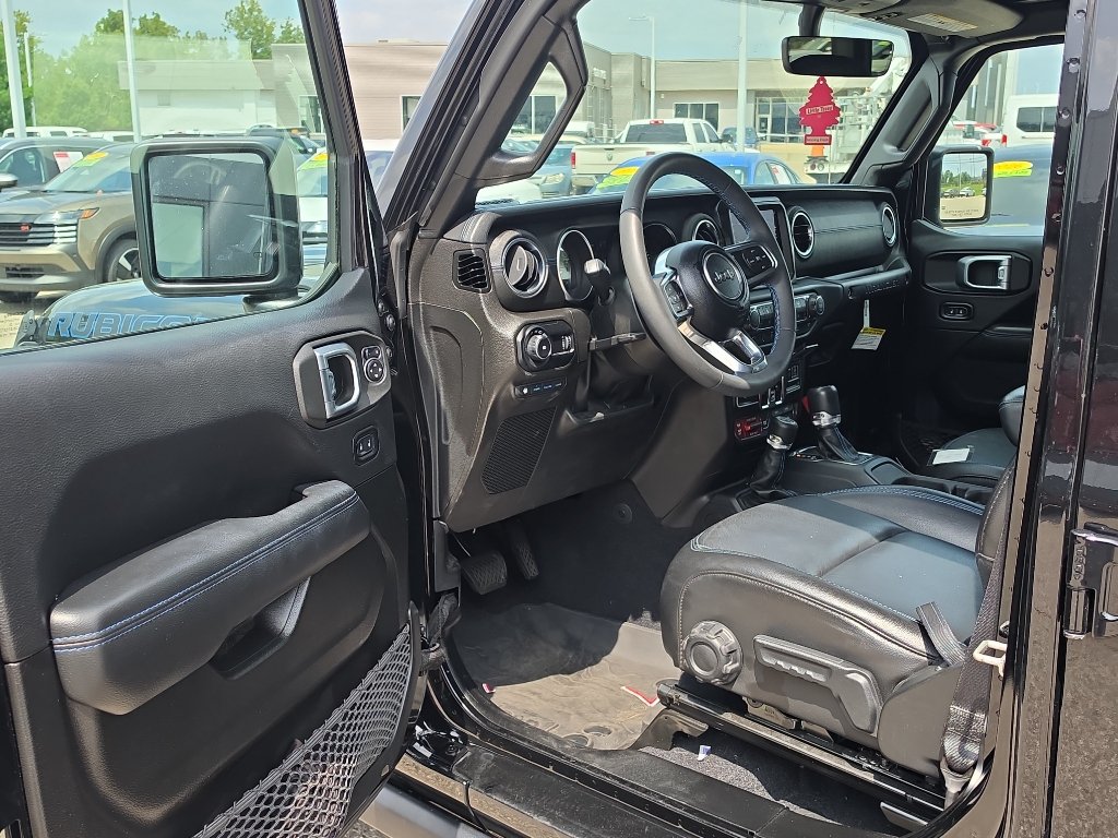 Used 2023 Jeep Wrangler Unlimited Rubicon 4xe w/ Cold Weather Group AWD/4WD image 10