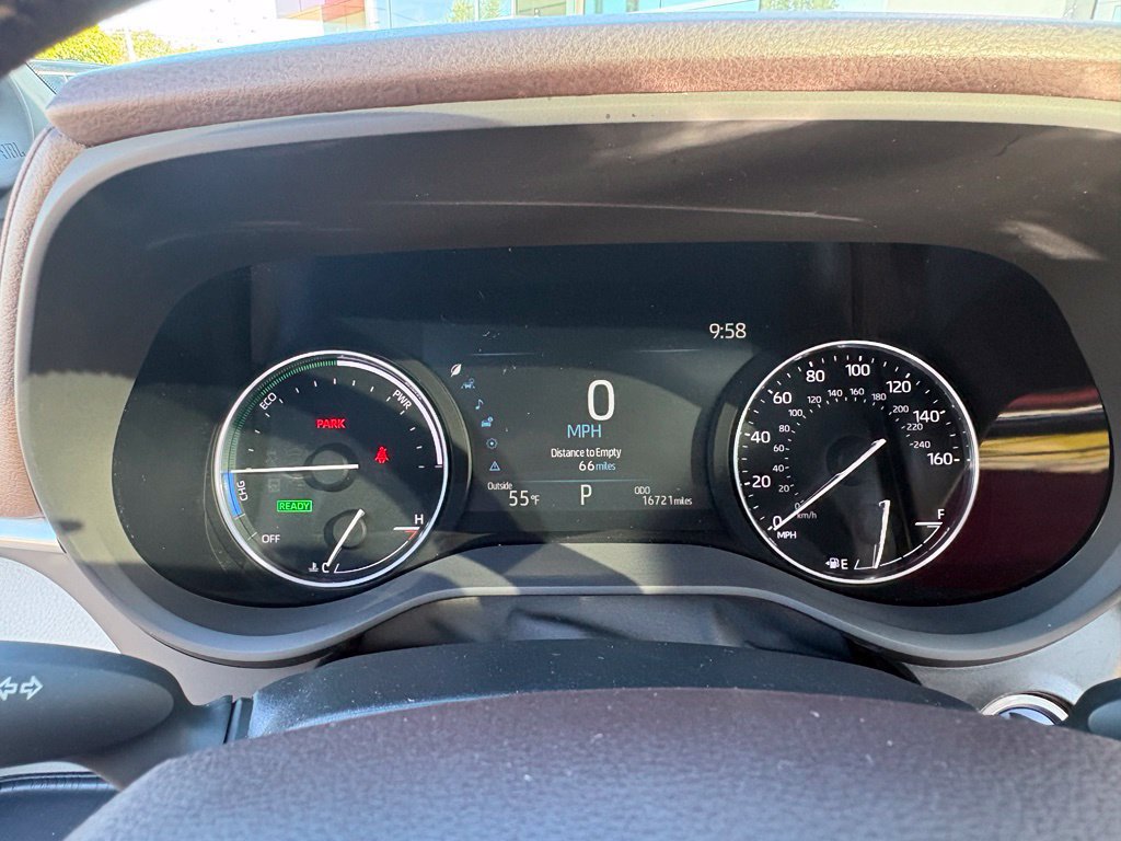 Used 2023 Toyota Sienna Platinum AWD/4WD image 16