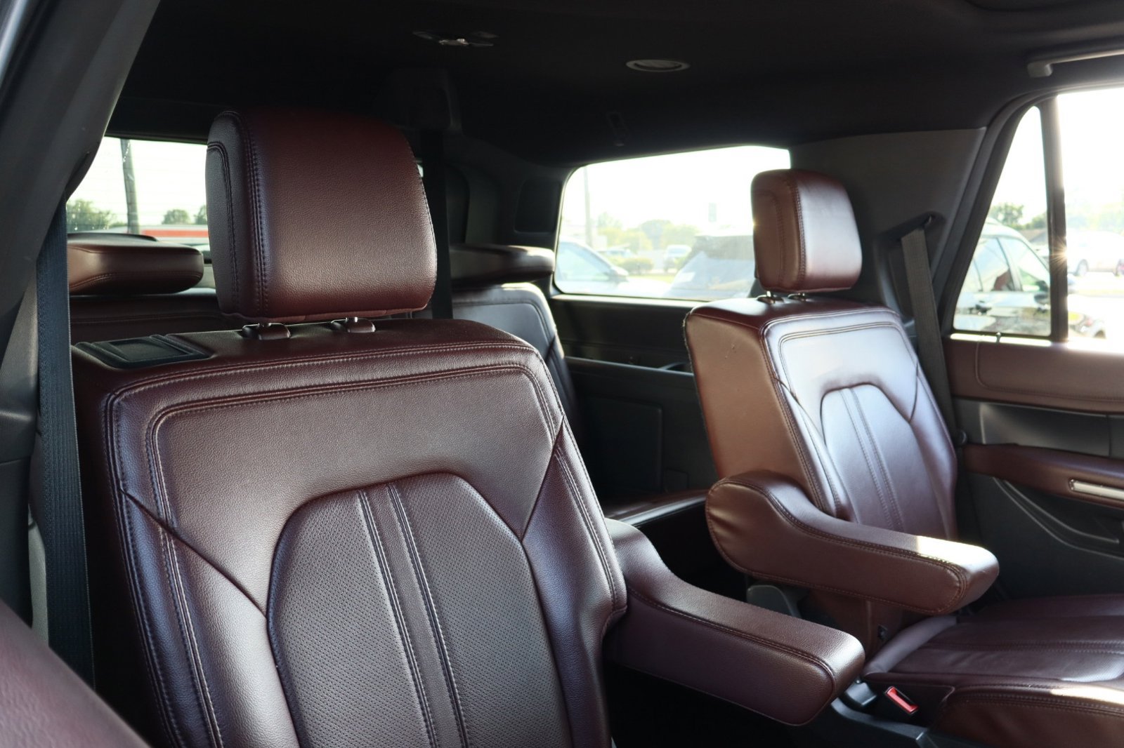 Used 2024 Ford Expedition Limited AWD/4WD image 7