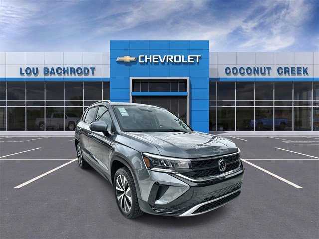 Used 2024 Volkswagen Taos SE image 1