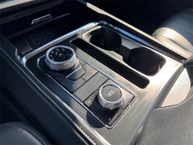 Used 2024 Ford Expedition Max XLT image 18