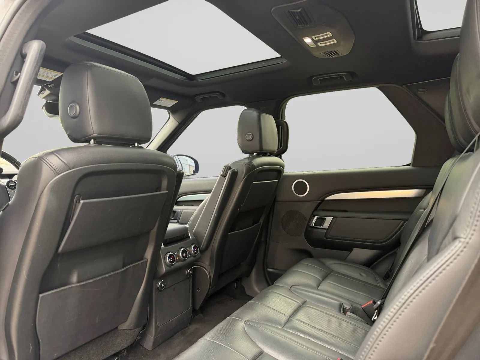 Used 2020 Land Rover Discovery Landmark AWD/4WD image 27