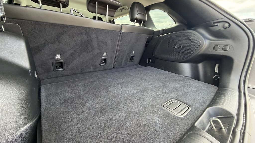 Used 2020 Jeep Cherokee Limited AWD/4WD image 16
