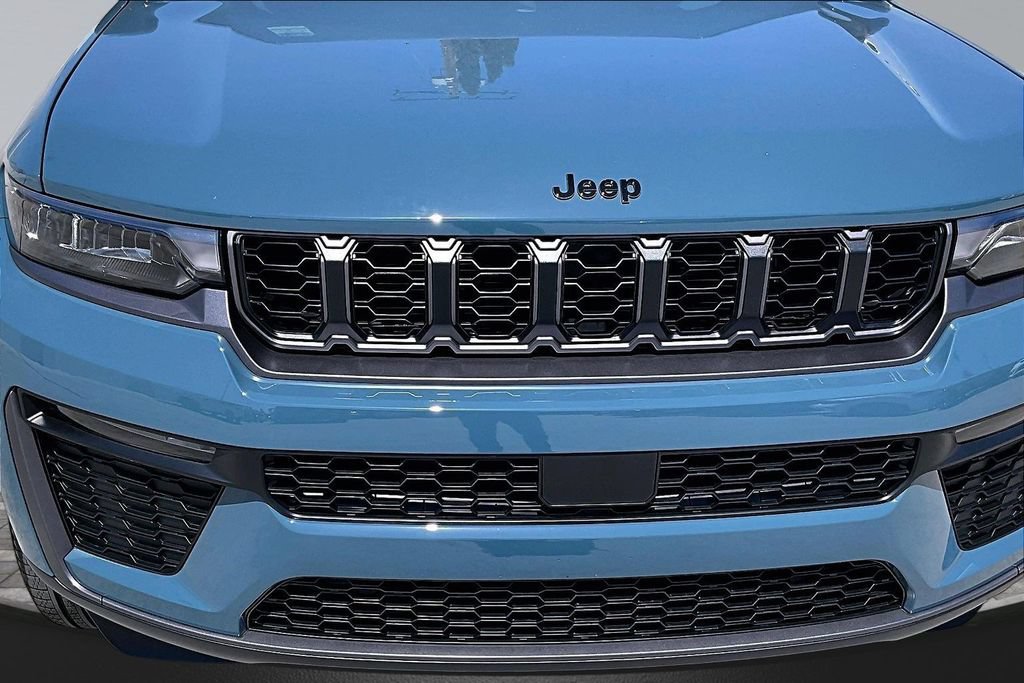 New 2026 Jeep Grand Cherokee Limited w/ Limited Altitude Package AWD/4WD image 29