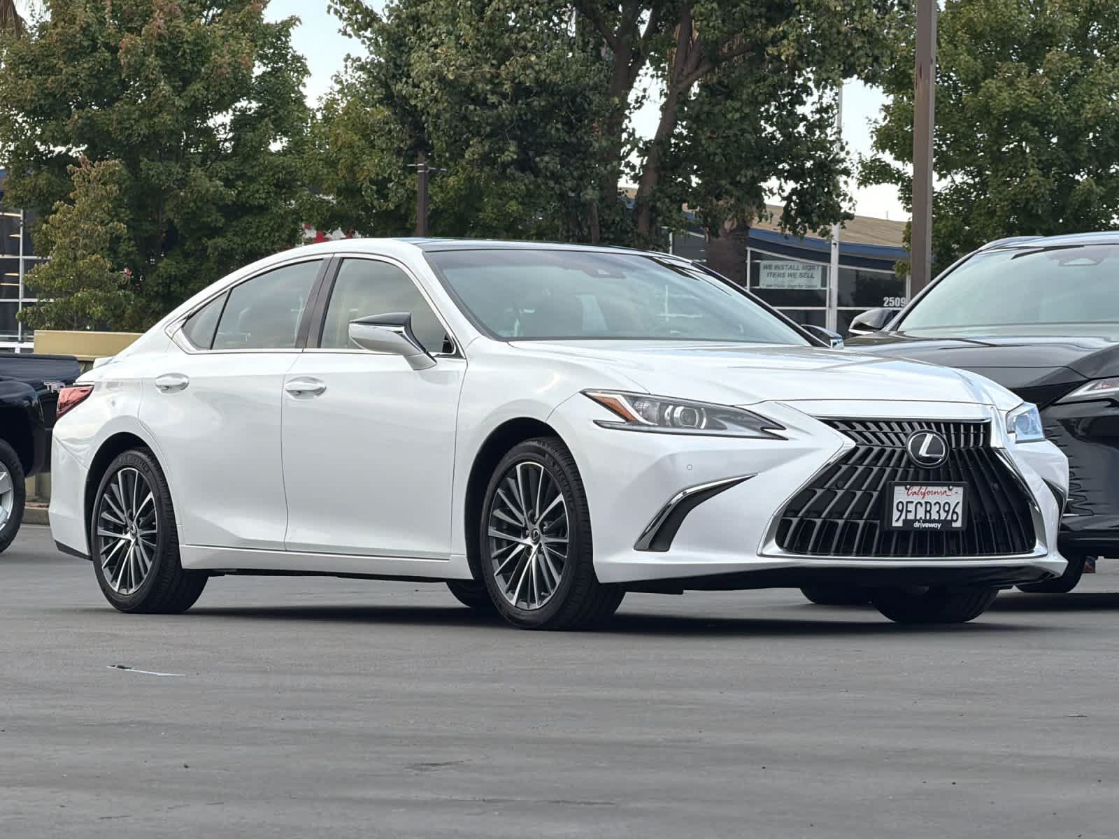Certified 2023 Lexus ES 350 w/ Luxury Package FWD image 5