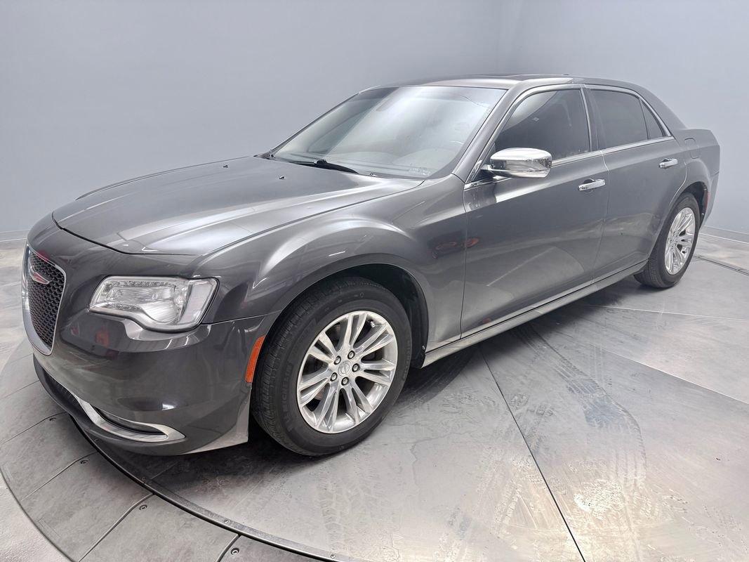 Used 2016 Chrysler 300 C image 1