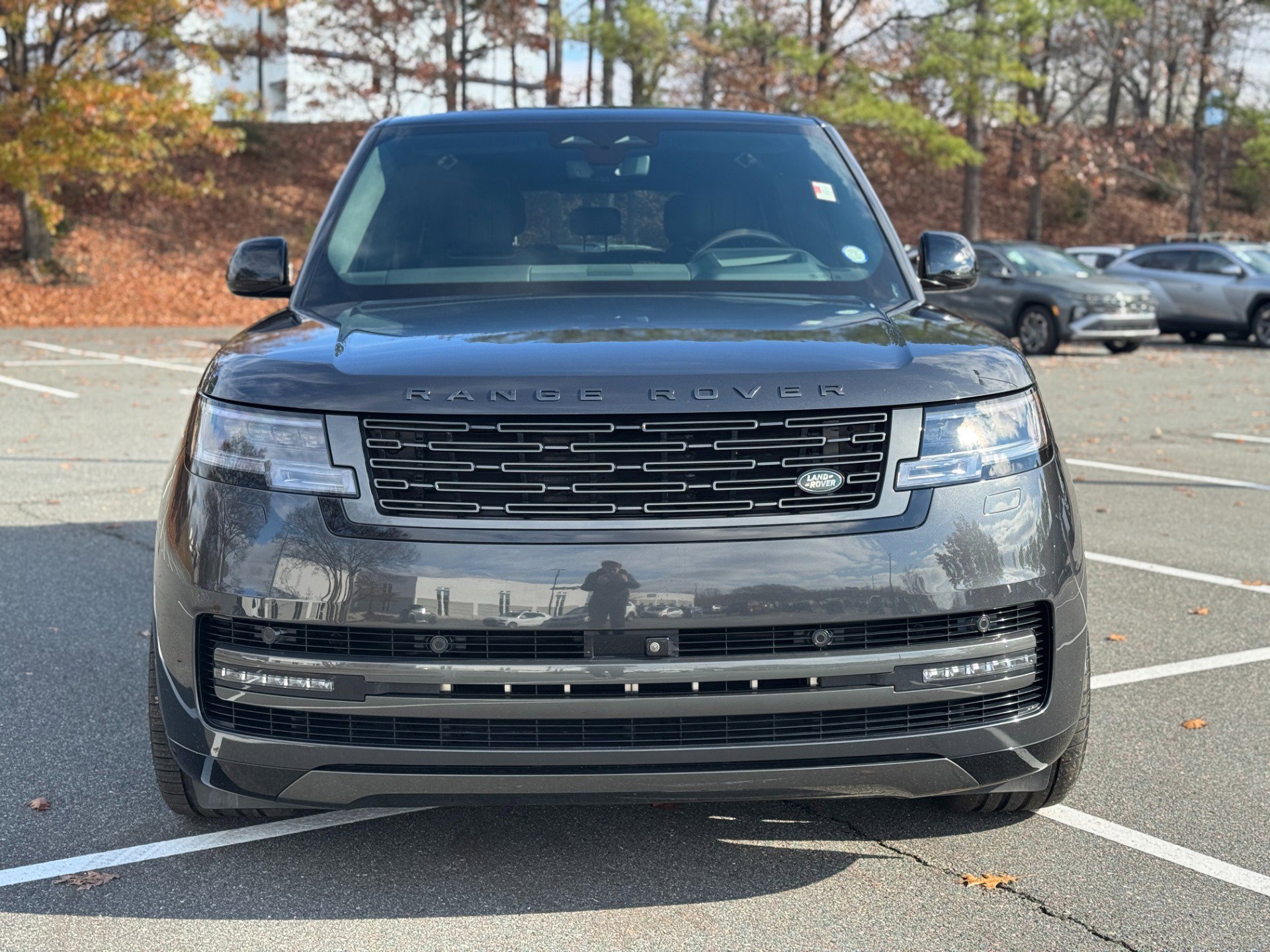 Used 2024 Land Rover Range Rover Long Wheelbase SE image 2