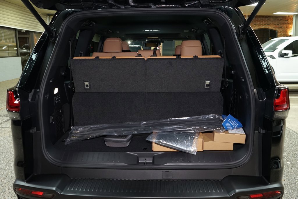 Used 2026 Lexus LX 600 4WD w/ Luxury Package image 37