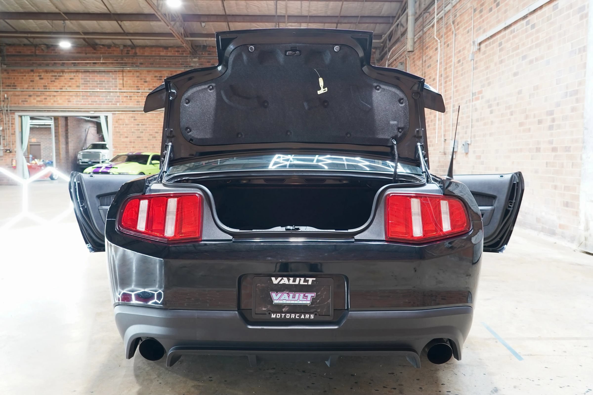 Used 2010 Ford Mustang Shelby GT500 RWD image 28