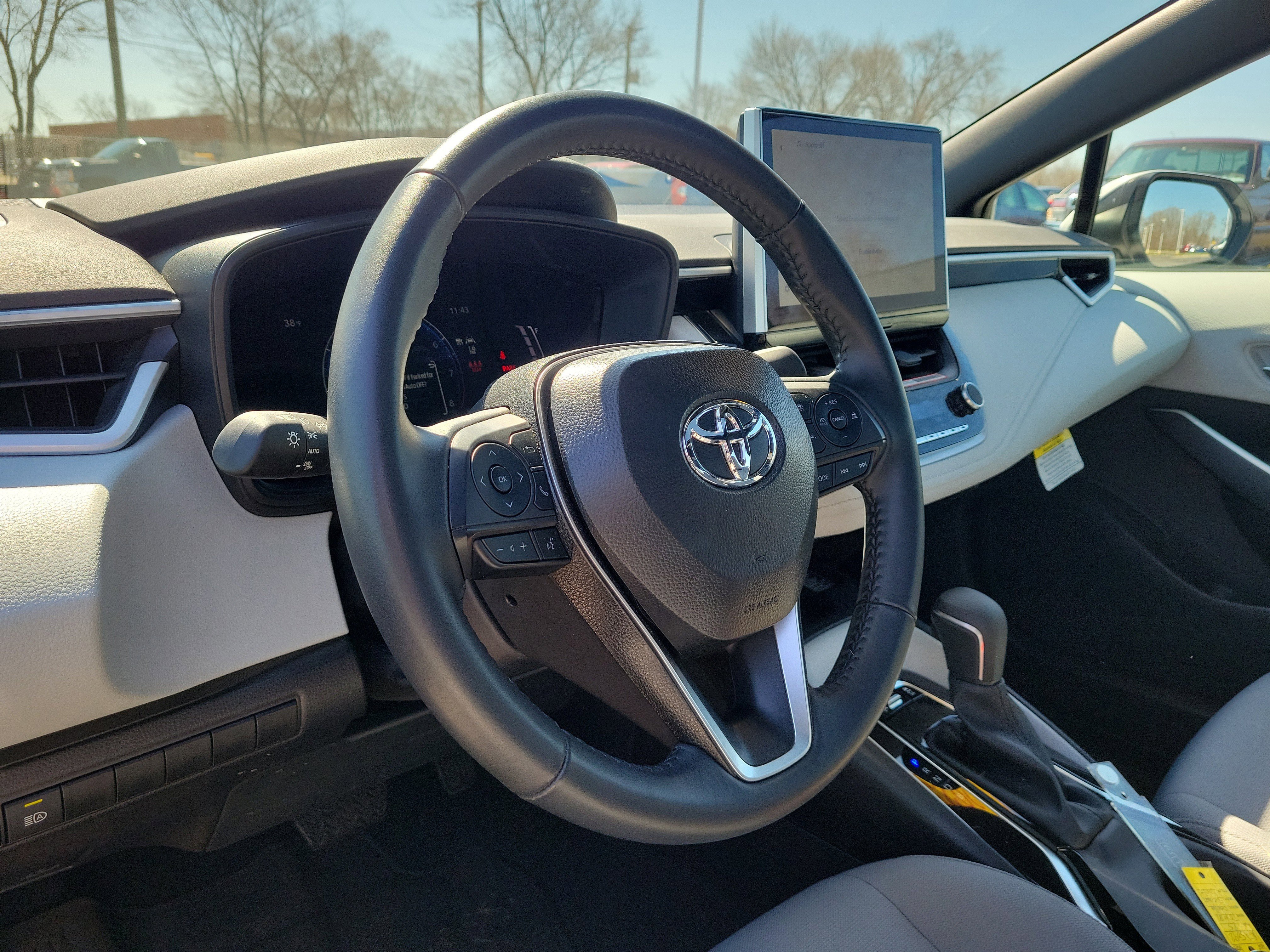 Used 2025 Toyota Corolla SE w/ SE Premium Package image 15