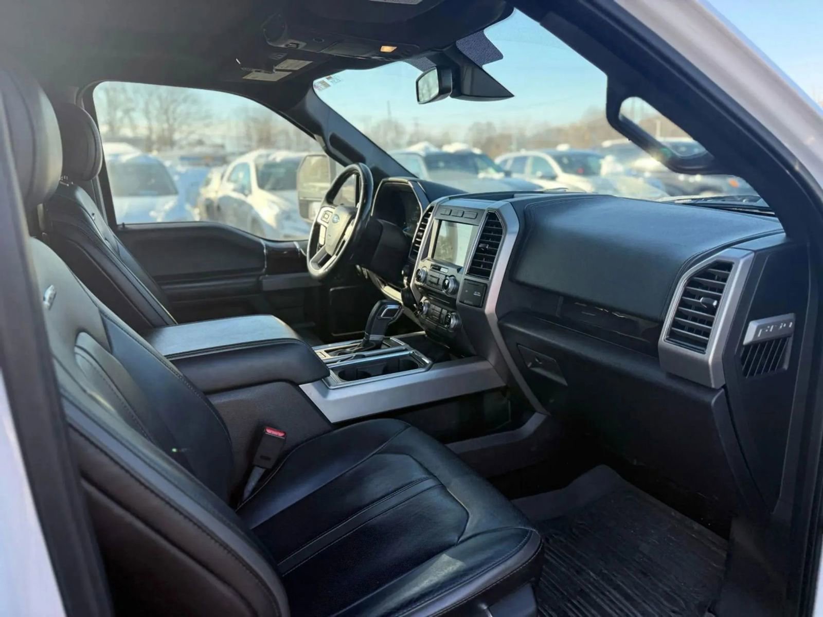 Used 2017 Ford F150 Platinum w/ Equipment Group 701A Luxury image 3