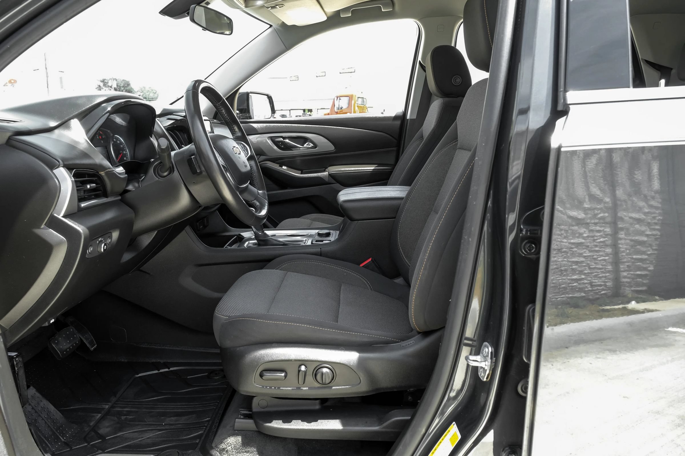 Used 2019 Chevrolet Traverse LT w/ LPO, Floor Liner Package AWD/4WD image 4