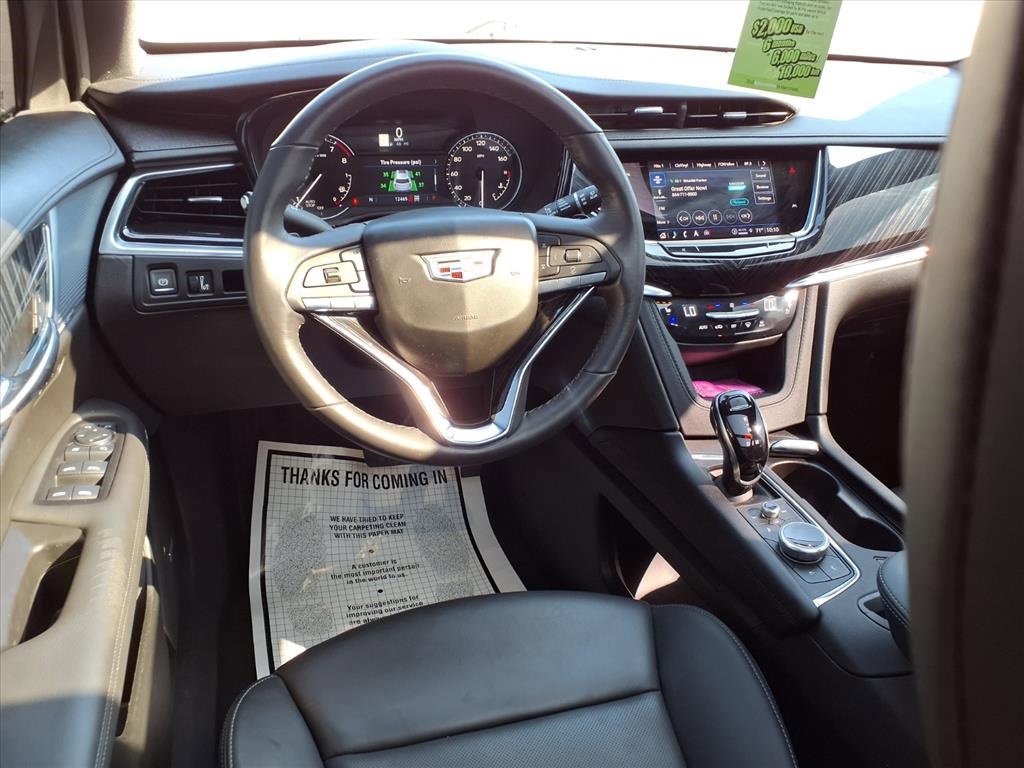 Used 2025 Cadillac XT6 Premium Luxury image 5