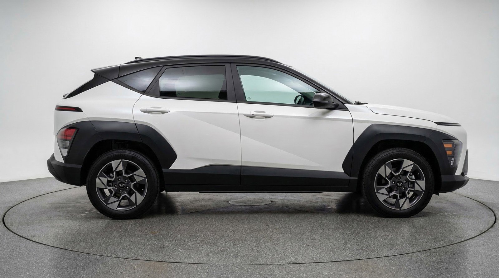 Used 2025 Hyundai Kona SEL FWD image 11