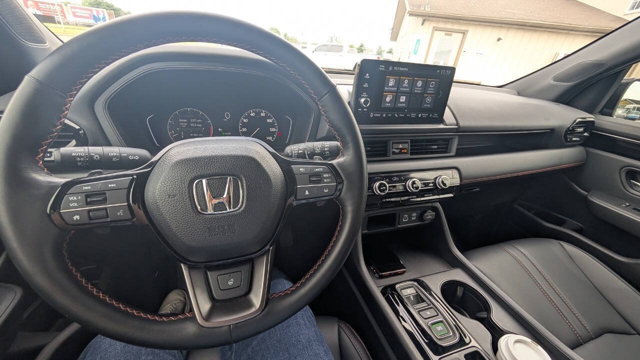 Used 2025 Honda Pilot TrailSport image 9
