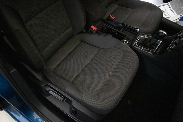 Used 2018 Volkswagen Golf S image 16