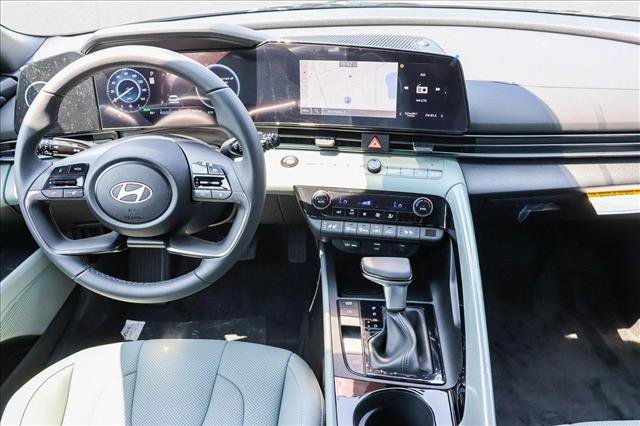 New 2025 Hyundai Elantra Limited image 25
