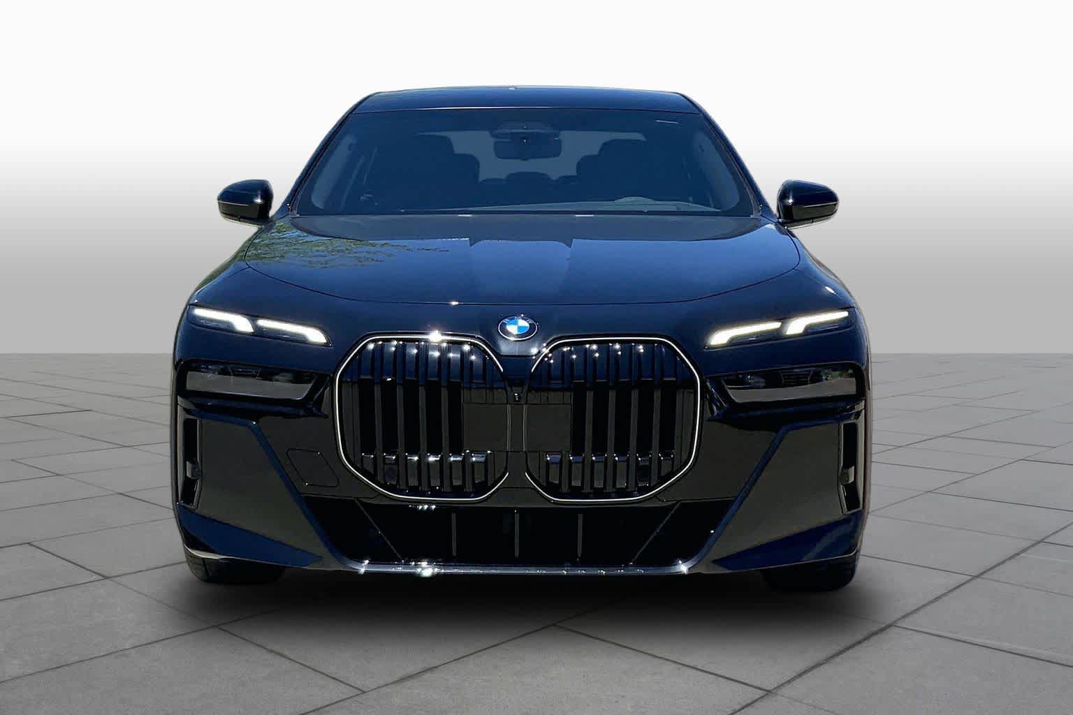New 2026 BMW 760i xDrive w/ Luxury Rear Seating Package AWD/4WD image 3
