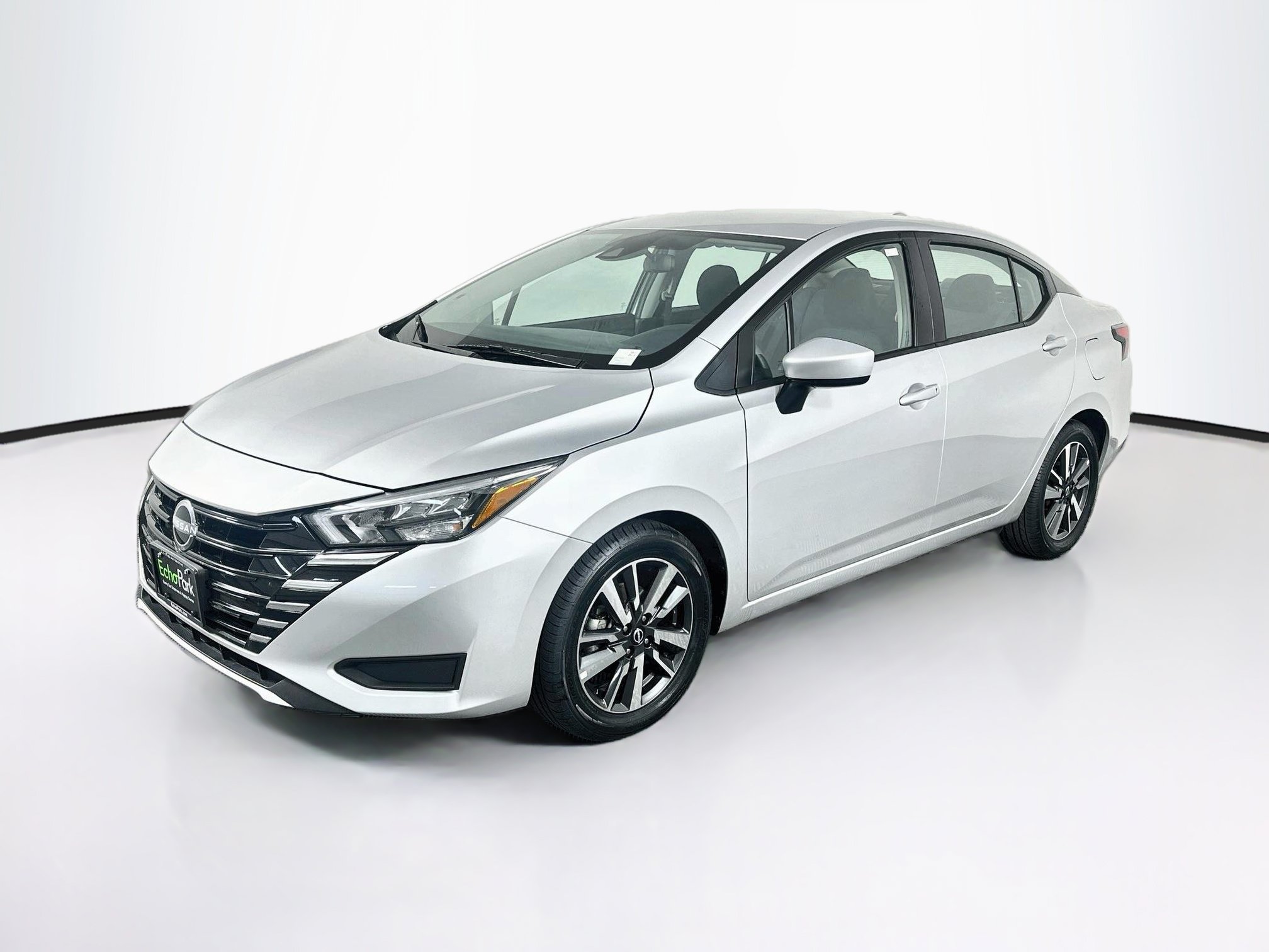 Used 2025 Nissan Versa SV FWD image 3