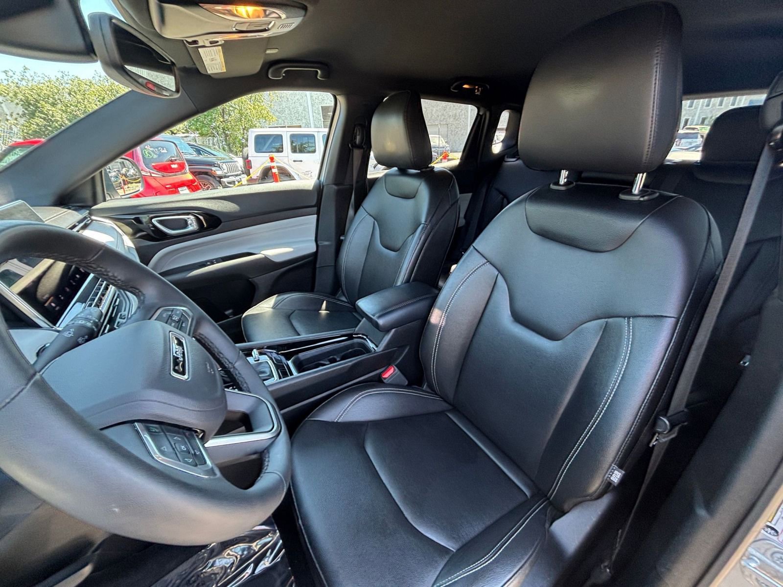 Used 2025 Jeep Compass Limited AWD/4WD image 37