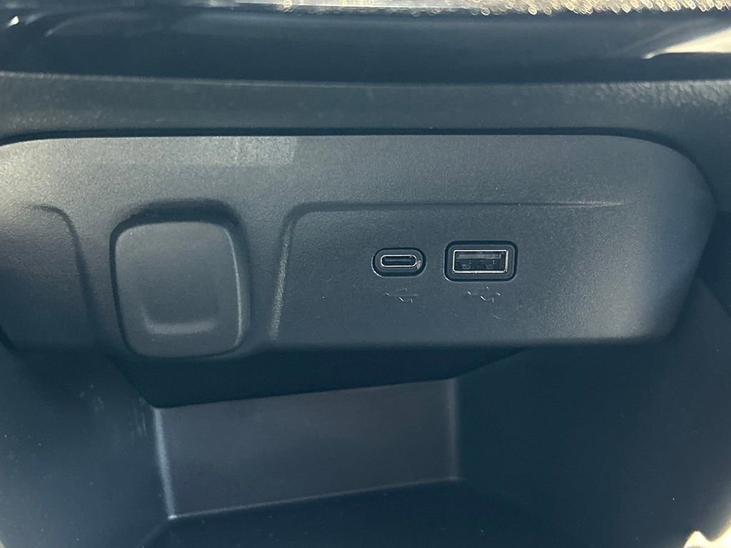Used 2024 Chevrolet Trax RS FWD image 28