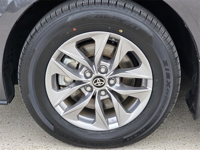 Used 2025 Toyota Sienna XLE image 9