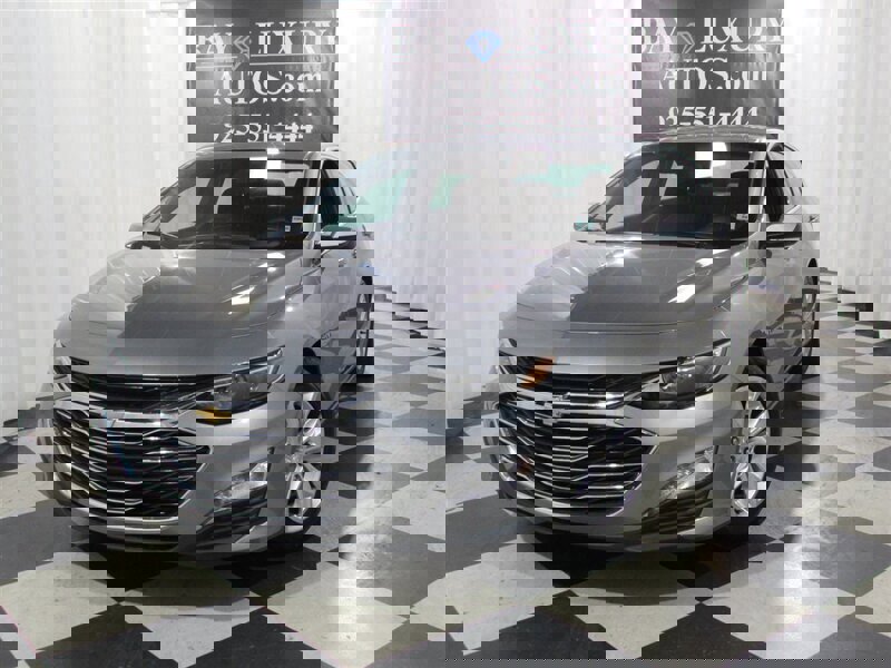 Used 2023 Chevrolet Malibu LT image 2