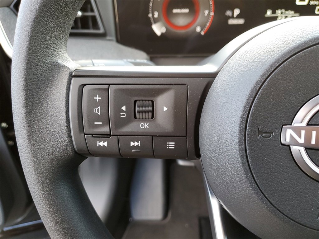 Used 2025 Nissan Kicks SV image 18