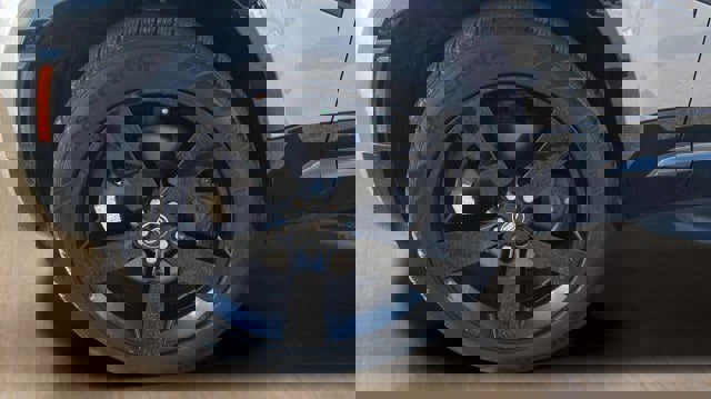 Used 2023 Land Rover Defender 130 X-Dynamic SE image 18