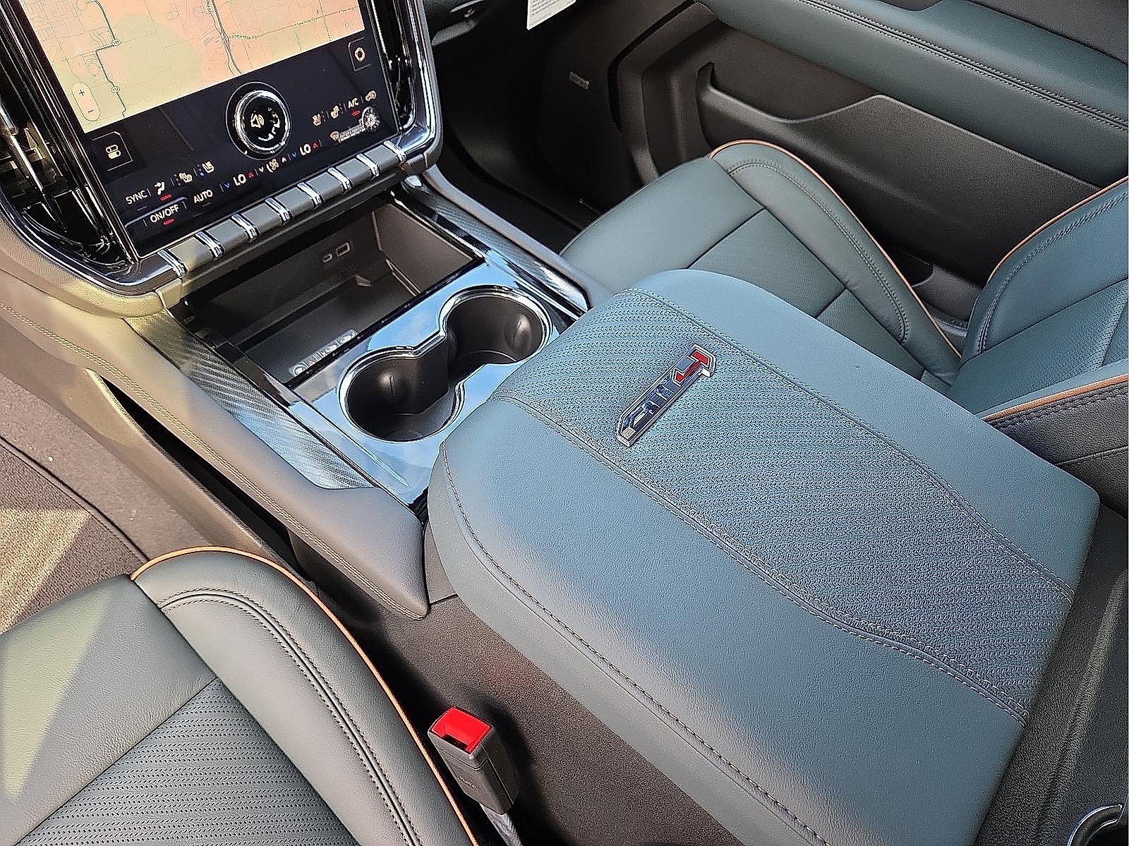 New 2026 GMC Yukon XL AT4 image 25