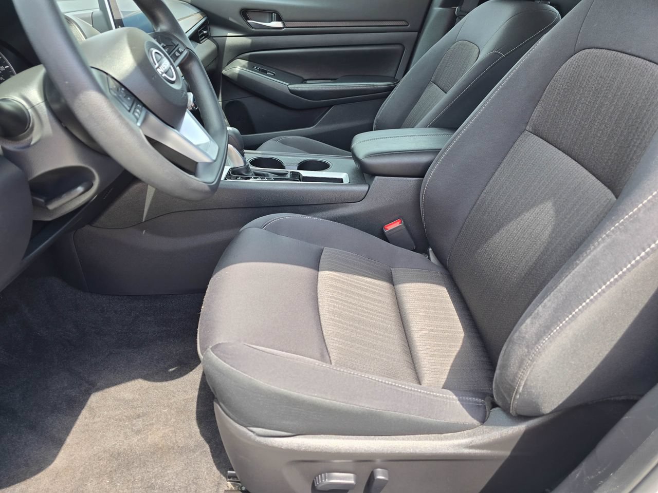 Used 2025 Nissan Altima 2.5 SV FWD image 10