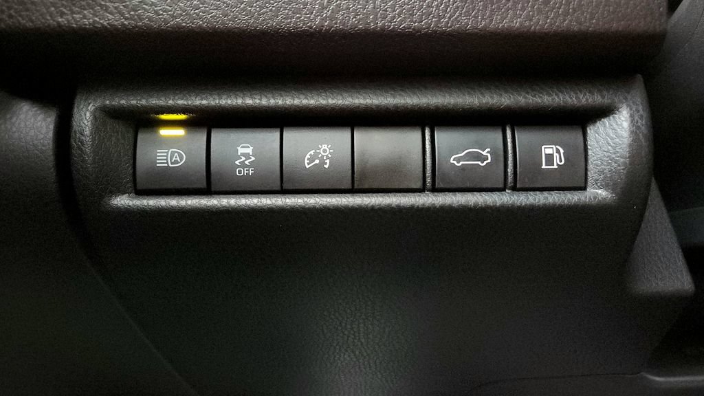 Used 2025 Toyota Camry LE AWD/4WD image 40