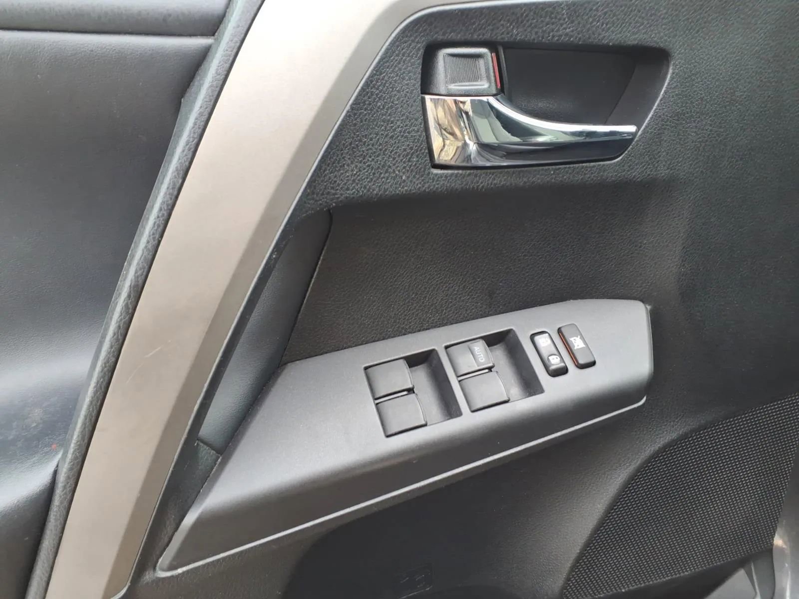 Used 2018 Toyota RAV4 XLE w/ All Weather Liner Package image 25