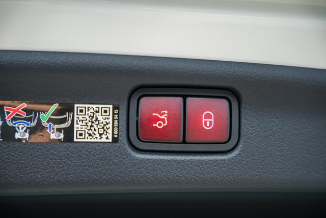 New 2026 Mercedes-Benz C 300 4MATIC Sedan image 11