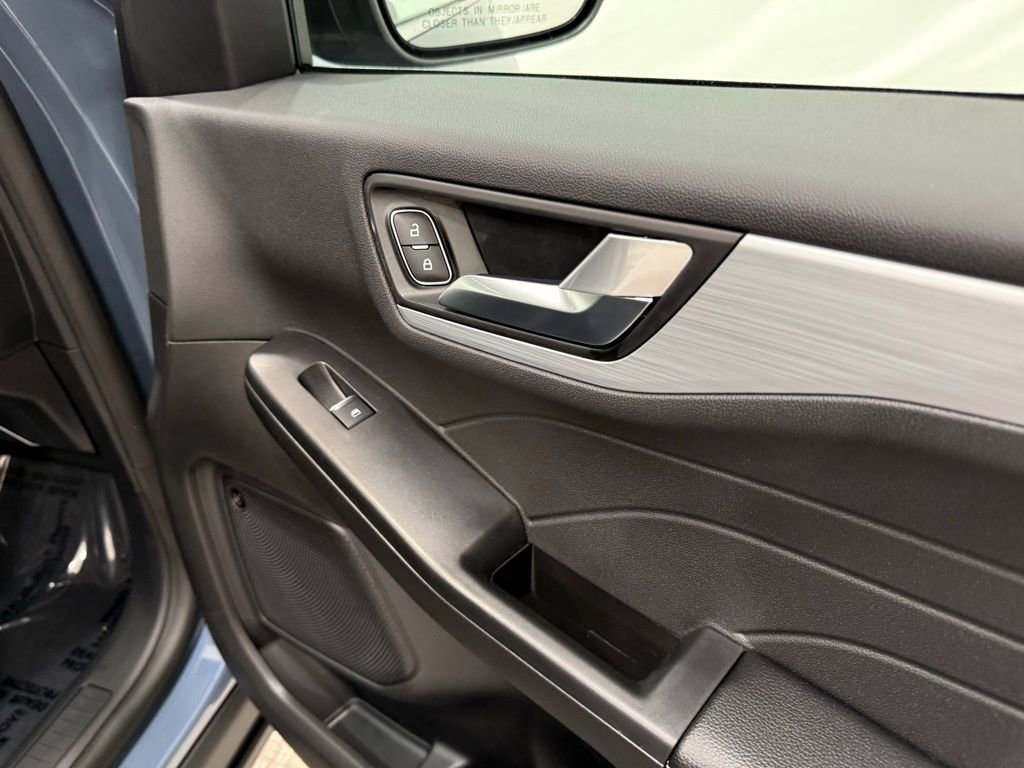 New 2025 Ford Escape SE w/ PHEV Premium Package image 21