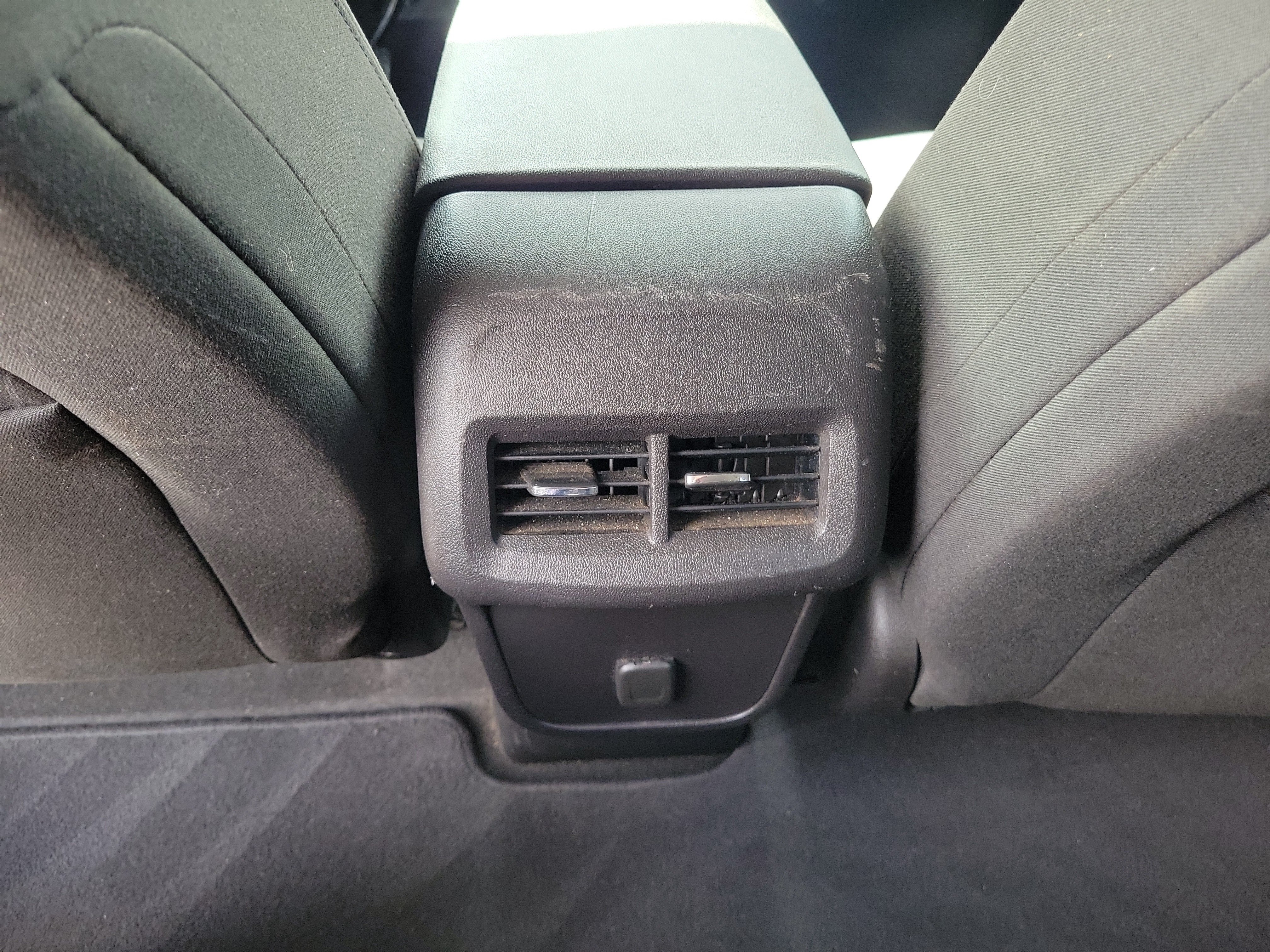 Used 2018 Chevrolet Equinox LT FWD image 11