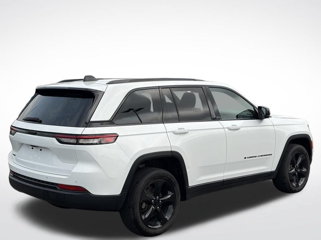 Used 2023 Jeep Grand Cherokee Altitude AWD/4WD image 6