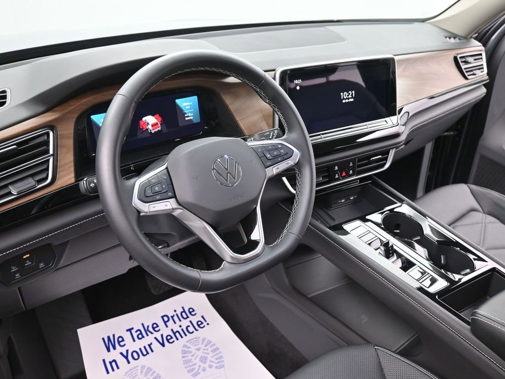 Used 2025 Volkswagen Atlas SE image 16