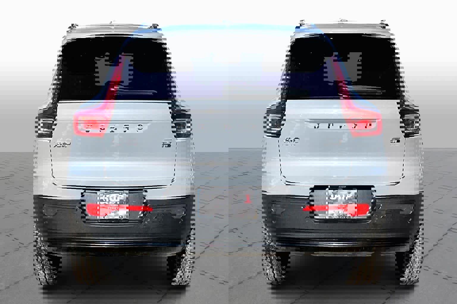 Certified 2024 Volvo XC40 B5 Plus w/ Protection Package Premier image 4