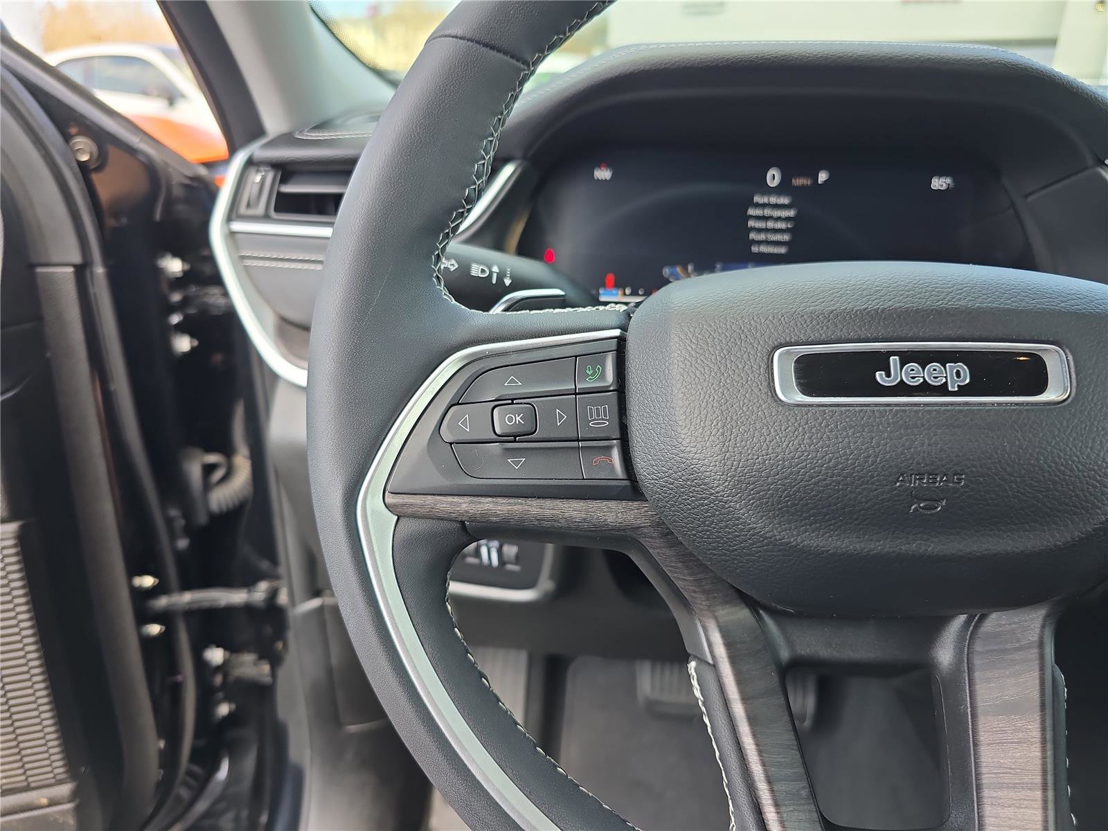 Used 2024 Jeep Grand Cherokee Limited w/ Black Appearance Package image 34