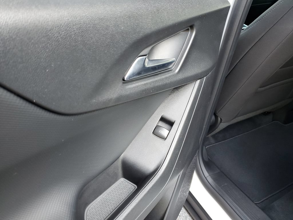 Used 2026 Chevrolet Equinox LT FWD image 10