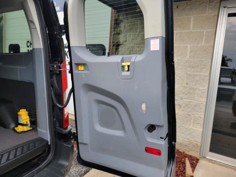 Used 2018 Ford Transit 150 XL RWD image 19