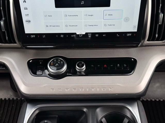 Used 2025 Ford Expedition Active AWD/4WD image 29