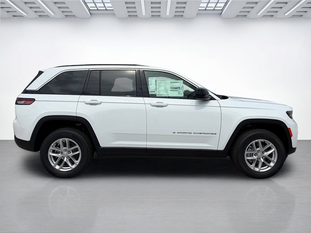 New 2026 Jeep Grand Cherokee Laredo X RWD image 2
