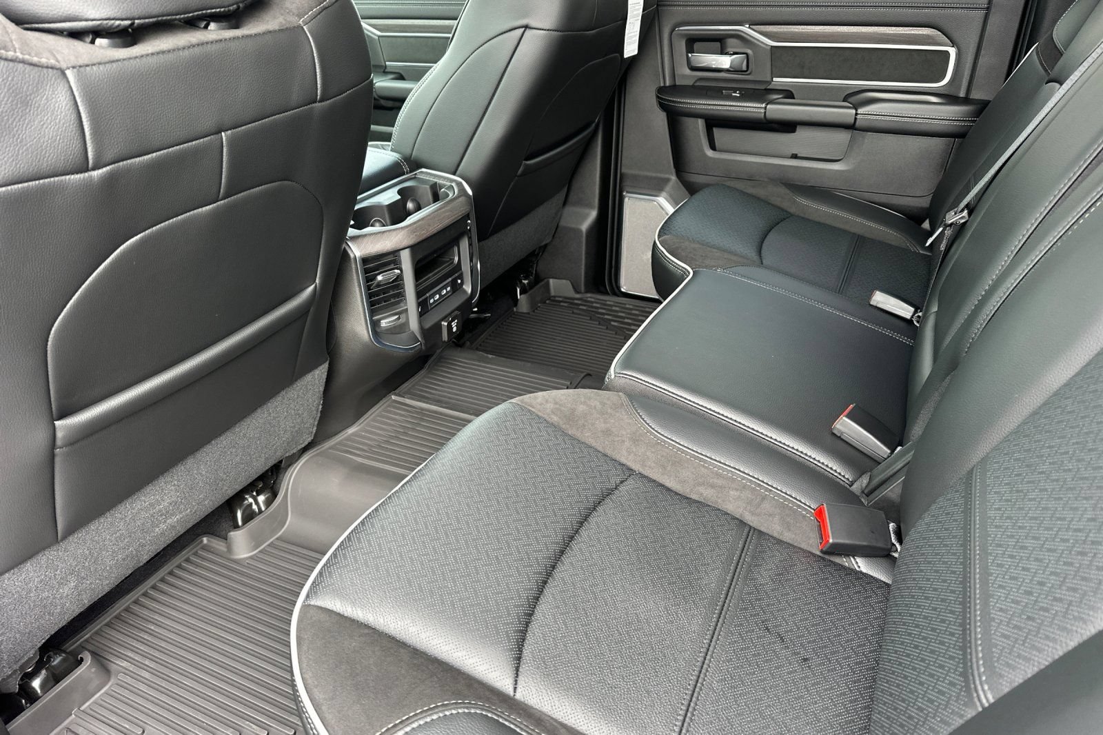 New 2026 RAM 3500 Laramie AWD/4WD image 12